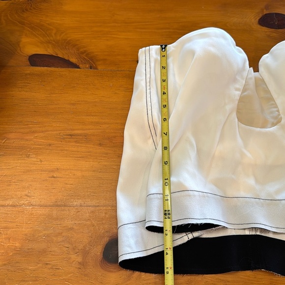 Vera Top in White by
L'ACADEMIE - Picture 13 of 14